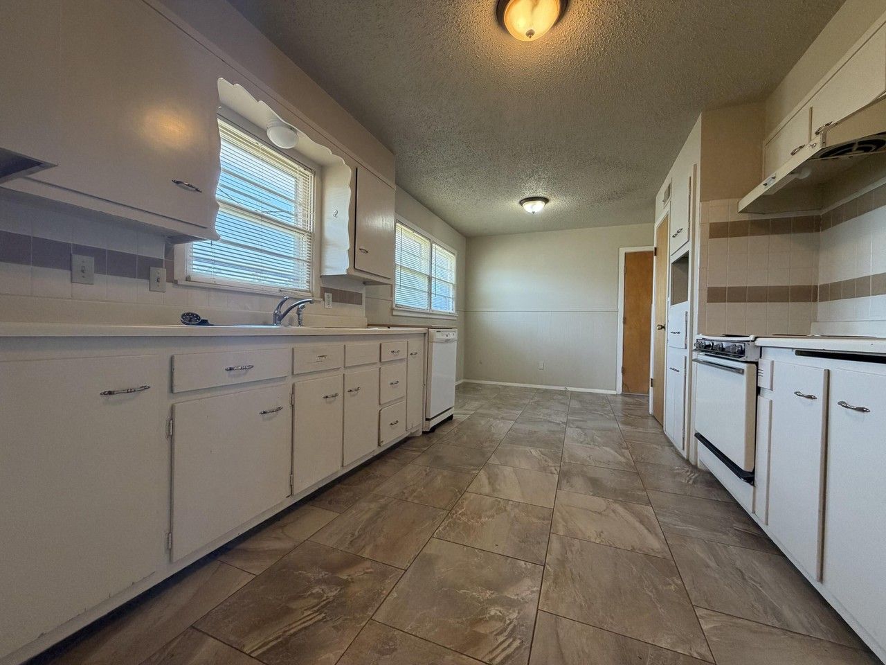 5016 46th St - Photo 4 of 21
