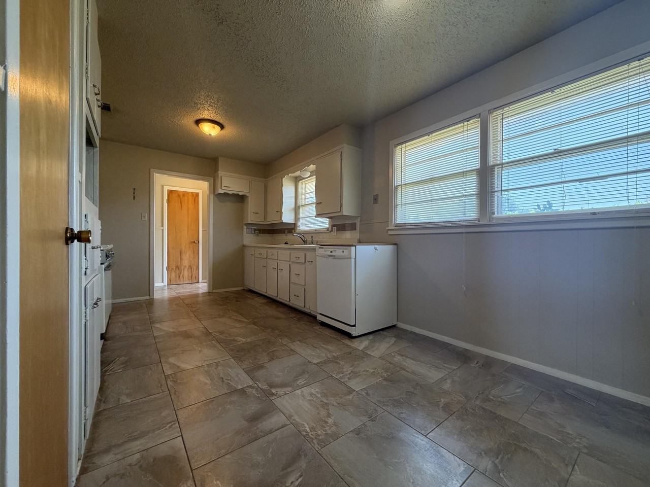5016 46th St - Photo 6 of 21