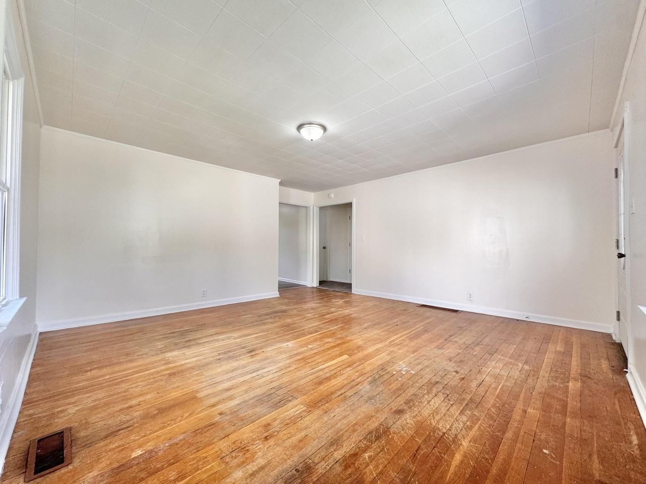 107 N Robbins Ct - Photo 4 of 21
