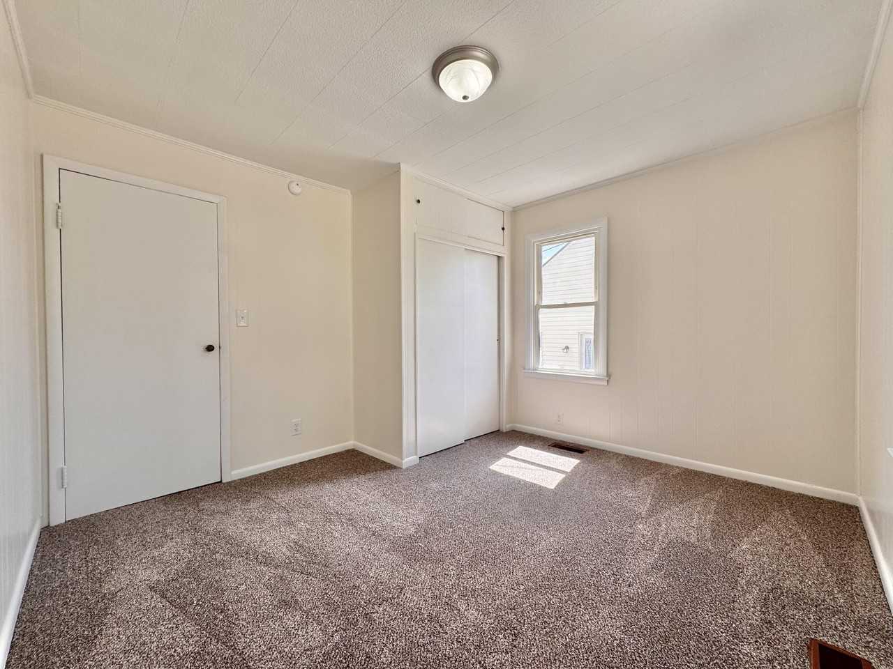 107 N Robbins Ct - Photo 5 of 21