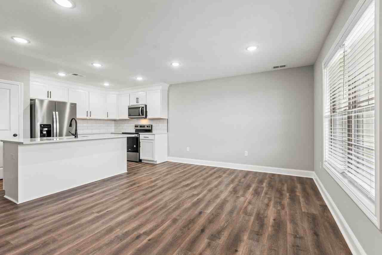 5009 Melana Way - Photo 4 of 21