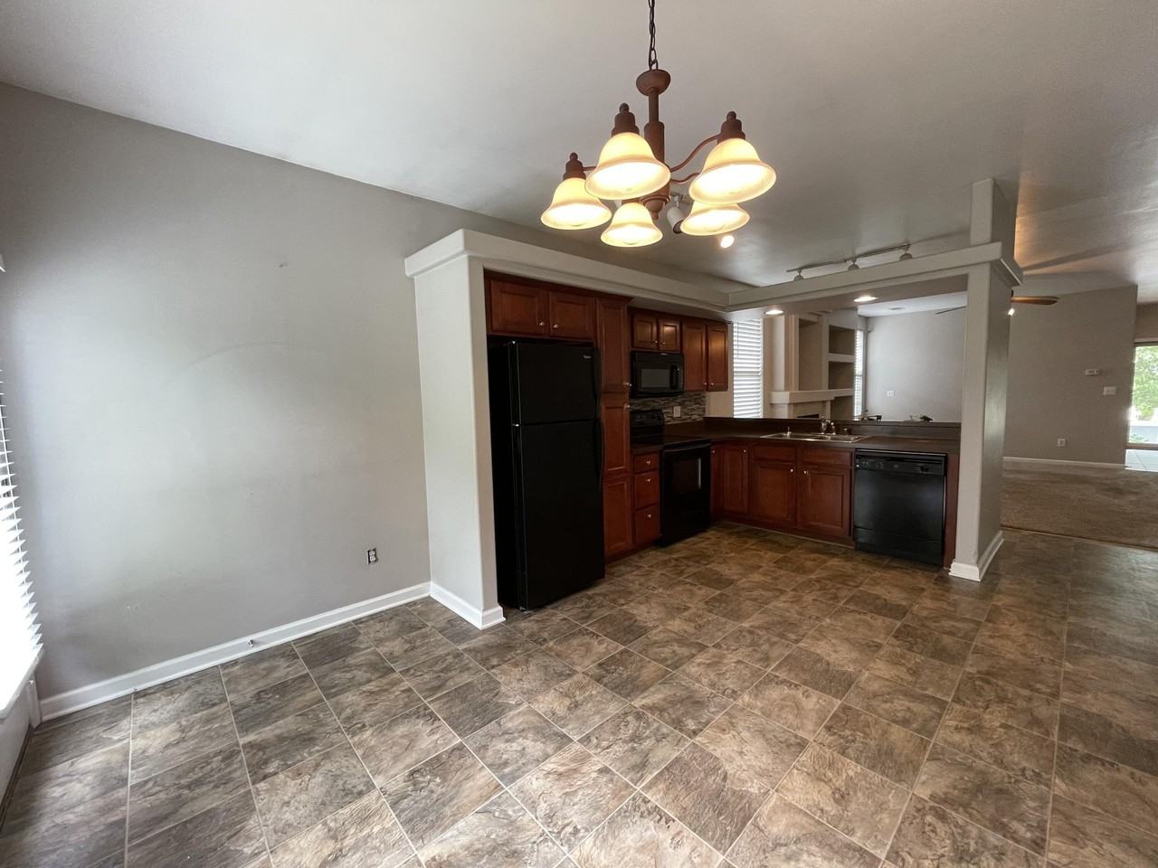 620 Green Valley Dr - Photo 2 of 3