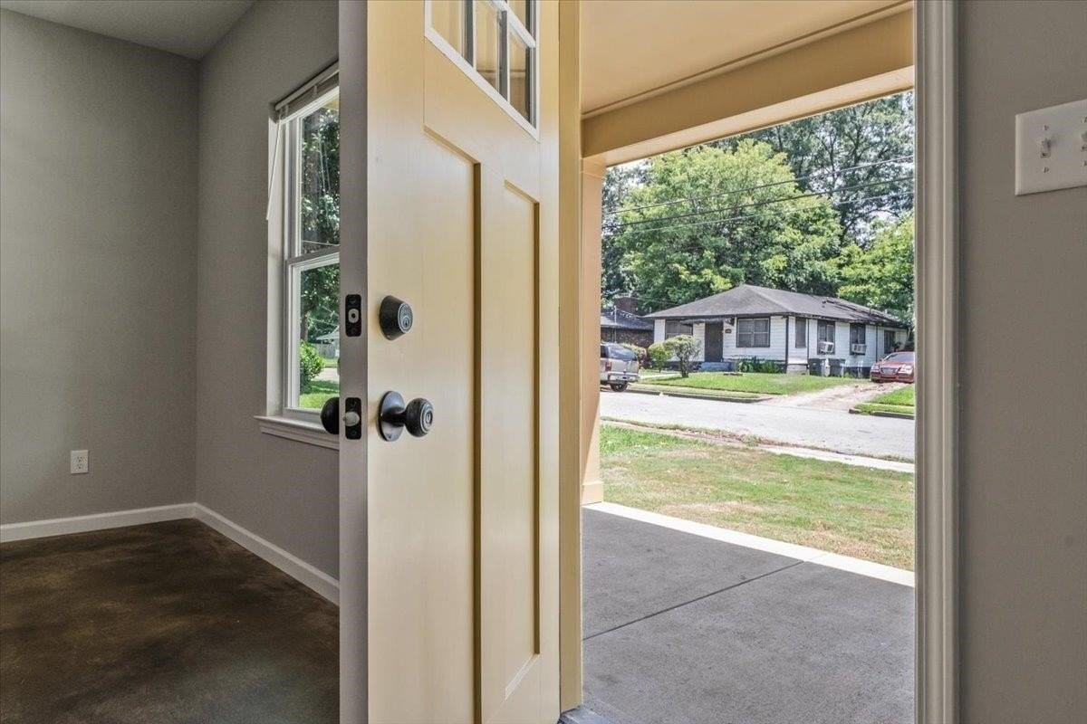 2844 Nathan Ave - Photo 5 of 33
