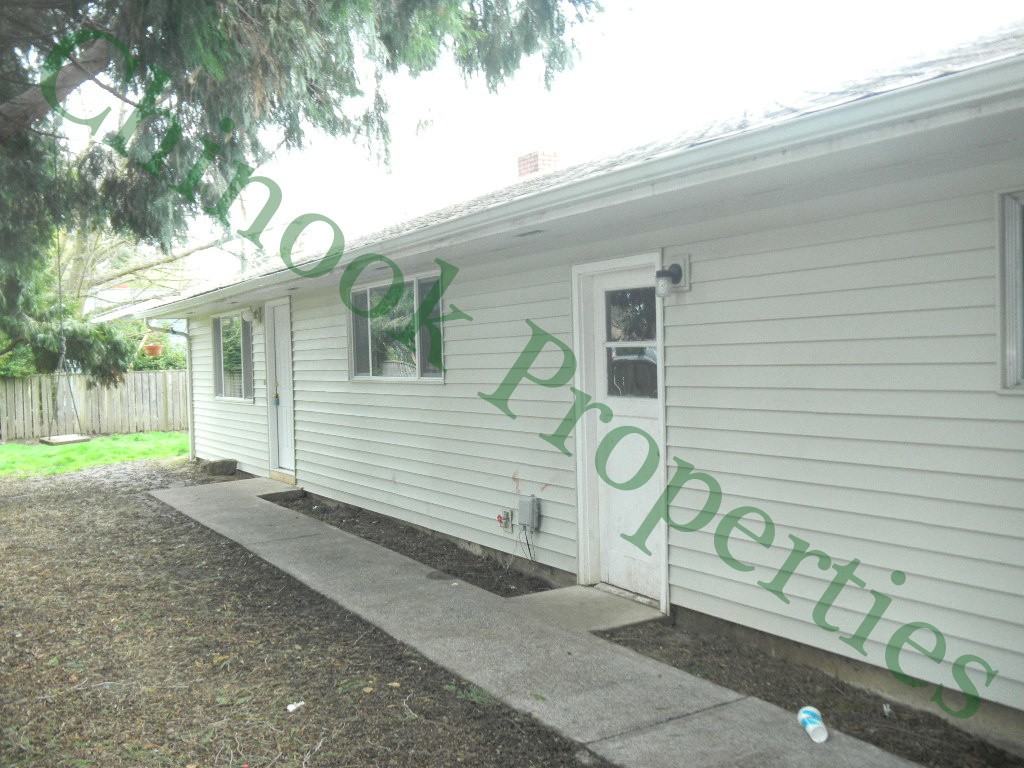 390 Irving Rd - Photo 2 of 16
