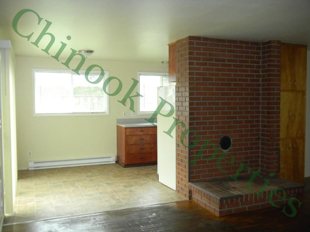 390 Irving Rd - Photo 3 of 16
