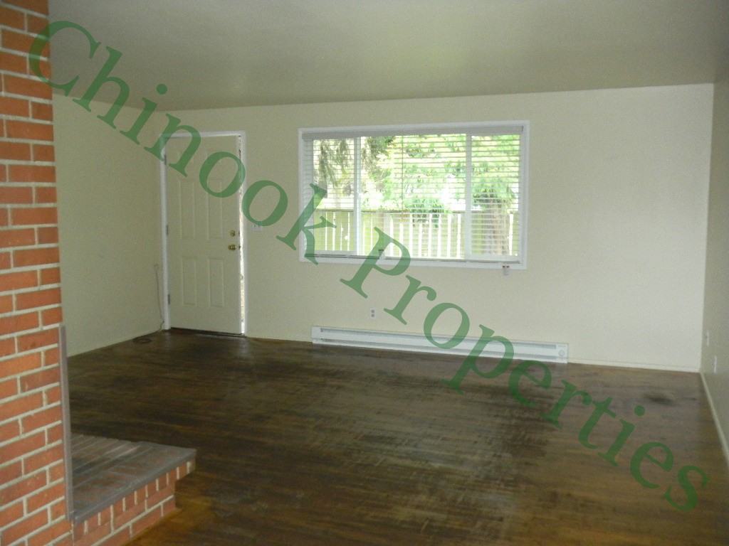 390 Irving Rd - Photo 5 of 16