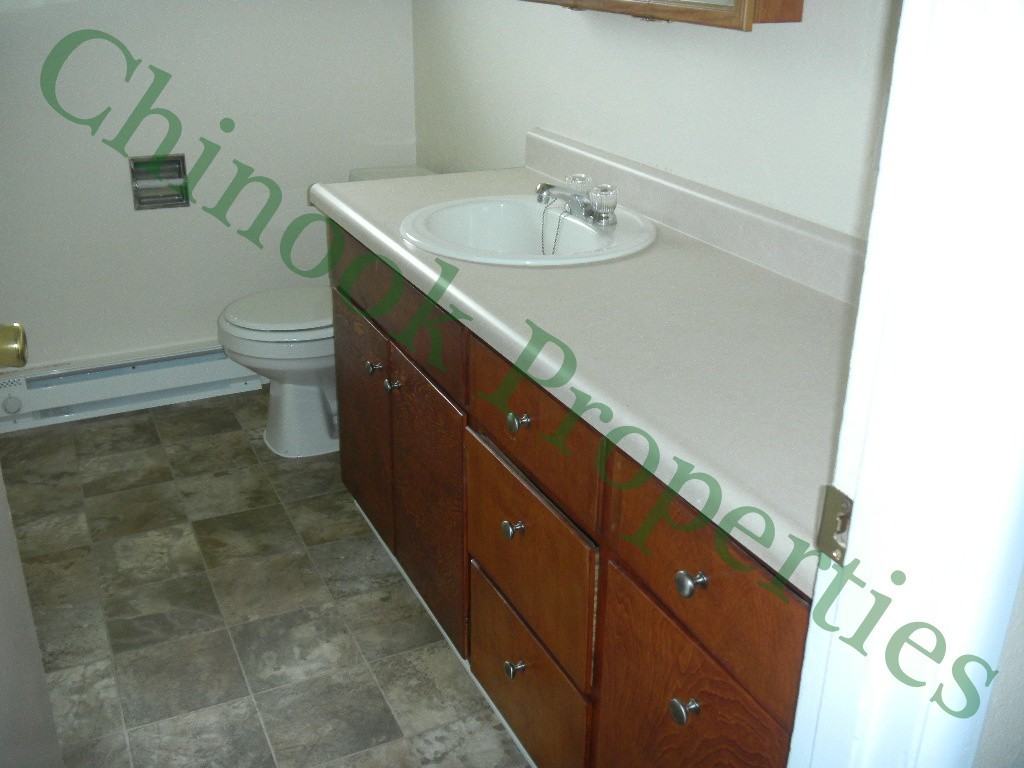 390 Irving Rd - Photo 6 of 16