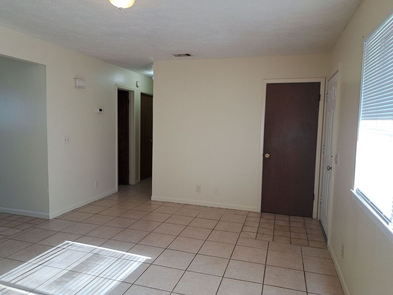 3704 E 11th St #B - Photo 7 of 15