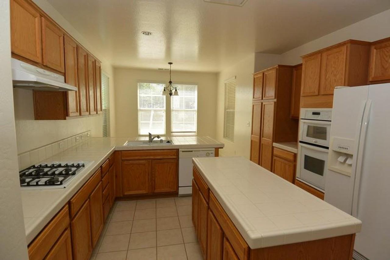 3204 N Kayenta St - Photo 4 of 16