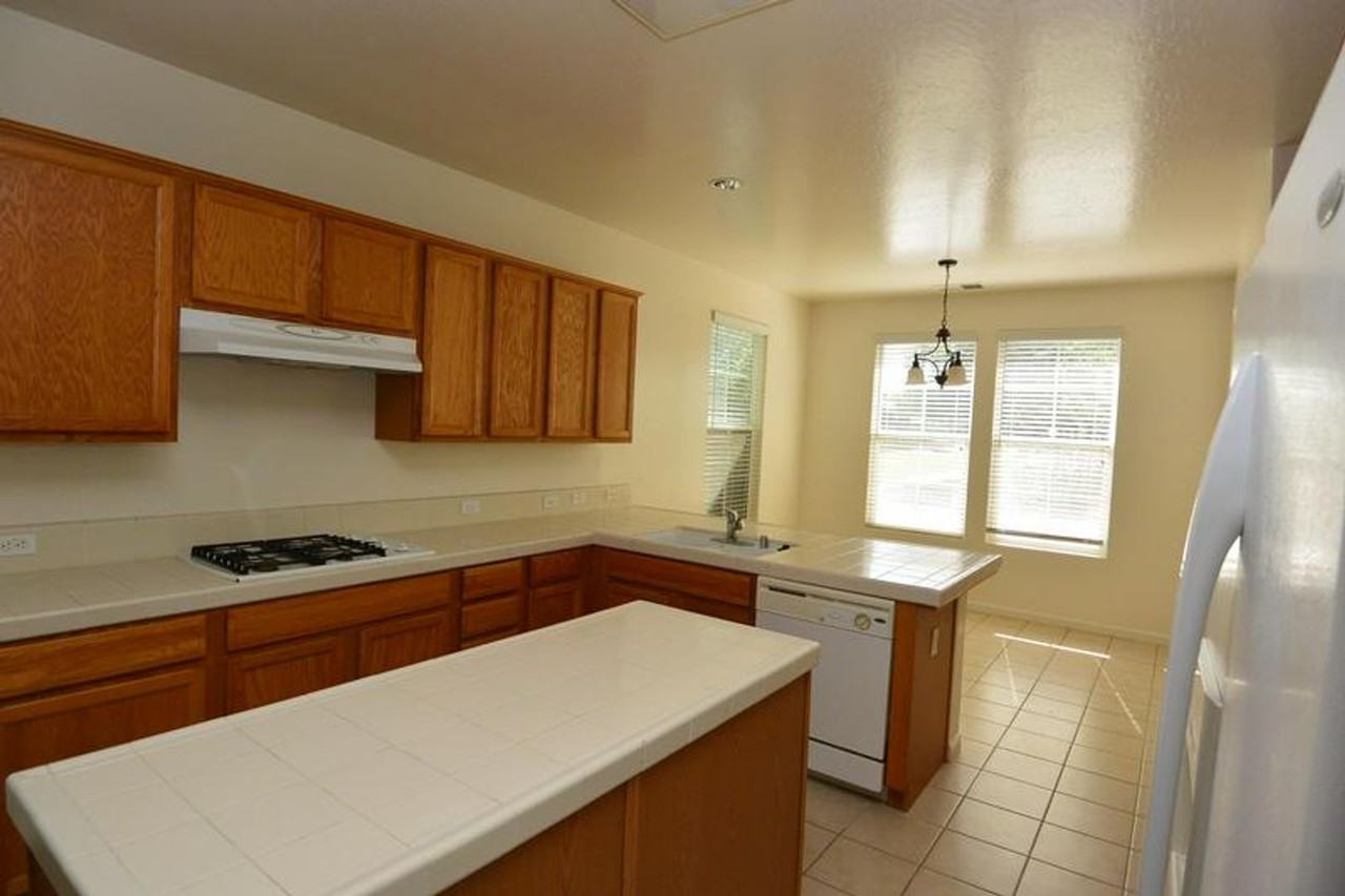 3204 N Kayenta St - Photo 5 of 16