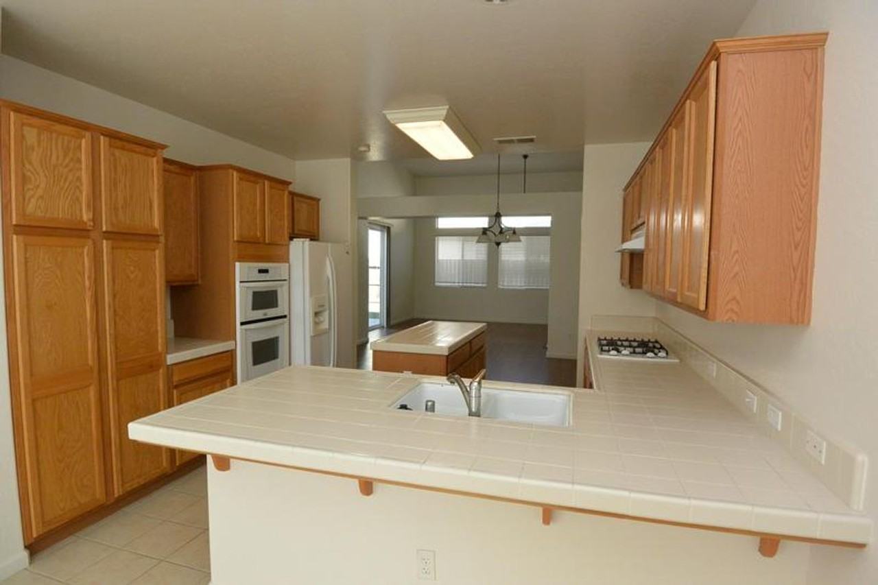 3204 N Kayenta St - Photo 6 of 16