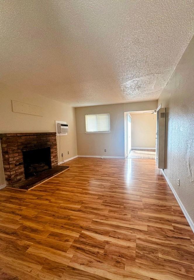 1512 71st Ave - Photo 3 of 5