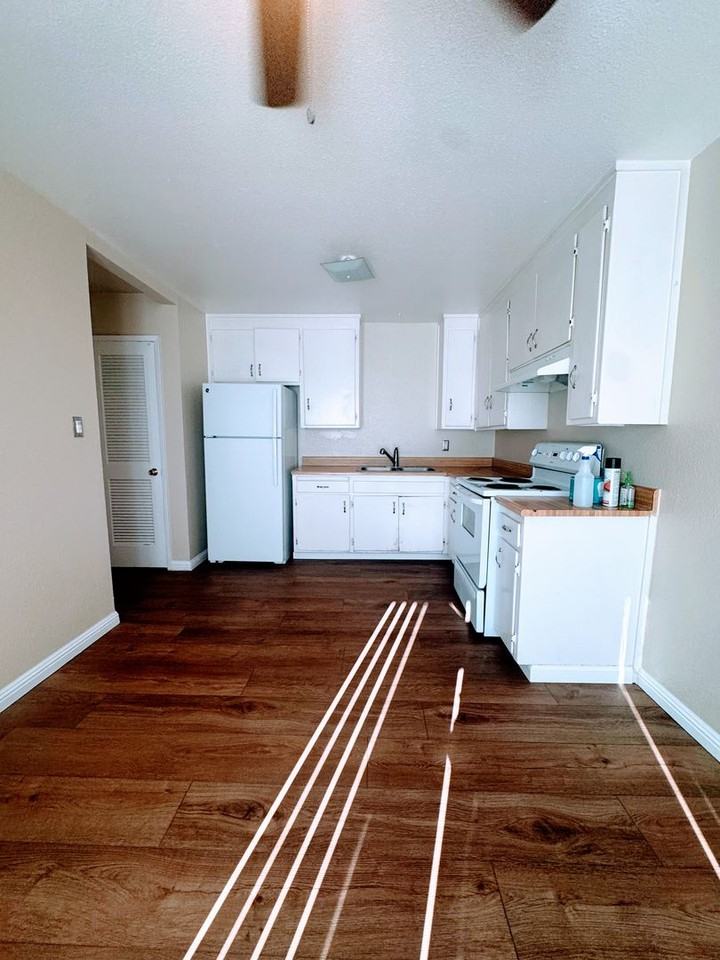 1512 71st Ave - Photo 4 of 5