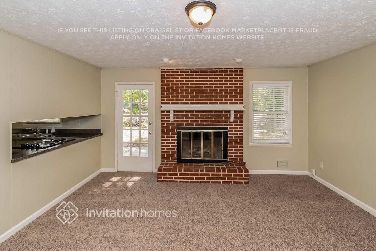 2764 Michelle Cir - Photo 4 of 21