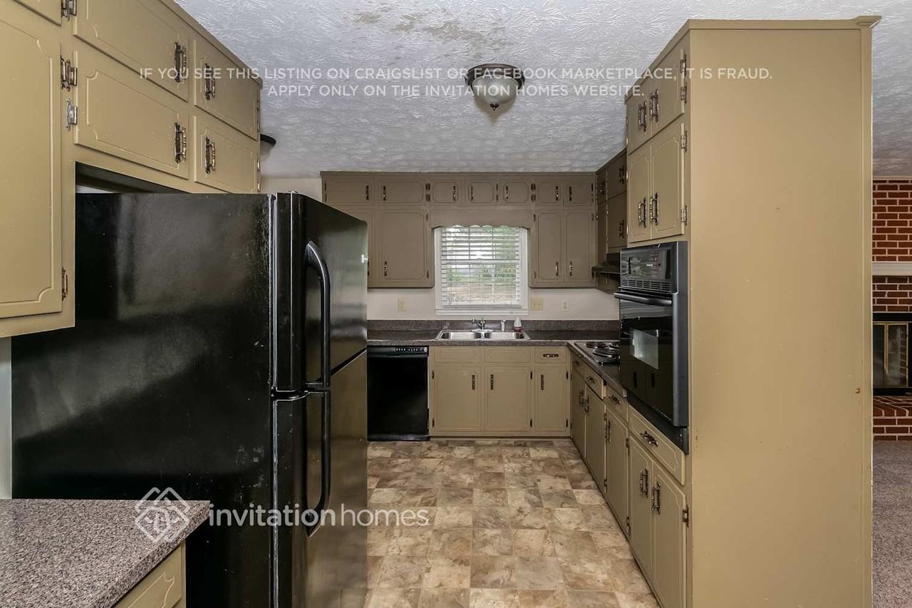 2764 Michelle Cir - Photo 6 of 21