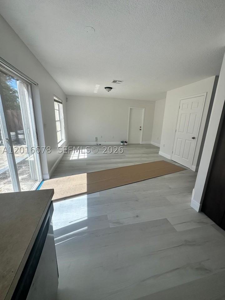 10026 Sw 162nd Path - Photo 7 of 26