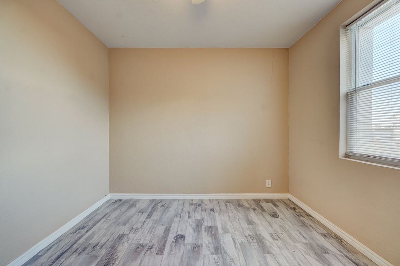3131 N May Ave - Photo 6 of 16