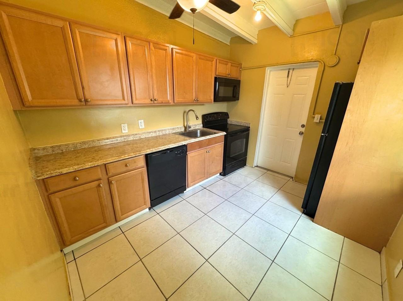 730 Nw 15th Ter - Photo 2 of 9