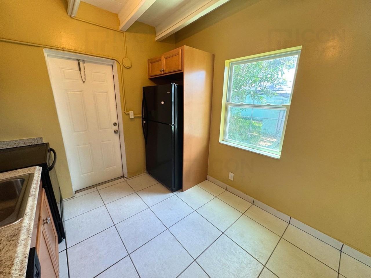 730 Nw 15th Ter - Photo 3 of 9