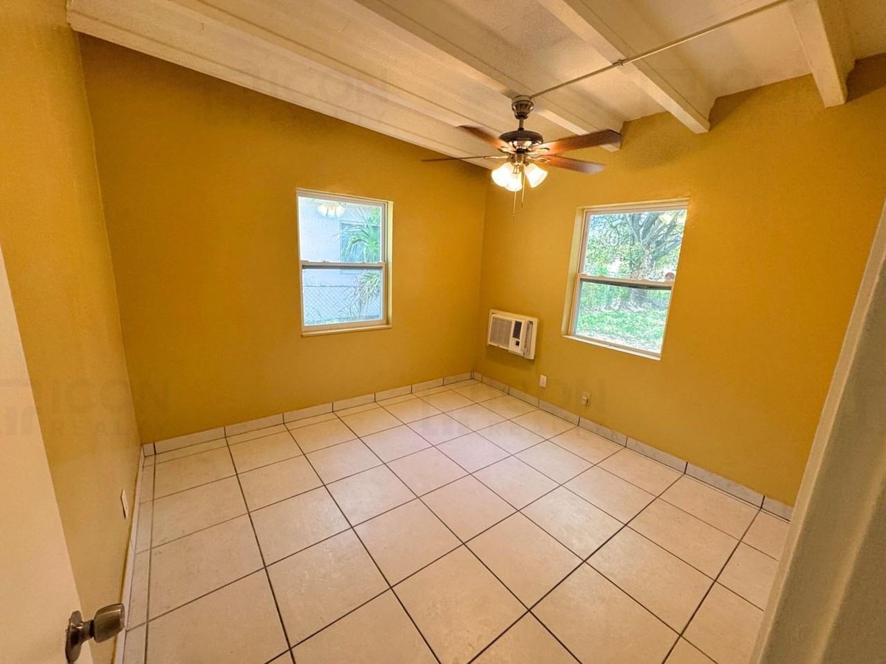 730 Nw 15th Ter - Photo 5 of 9
