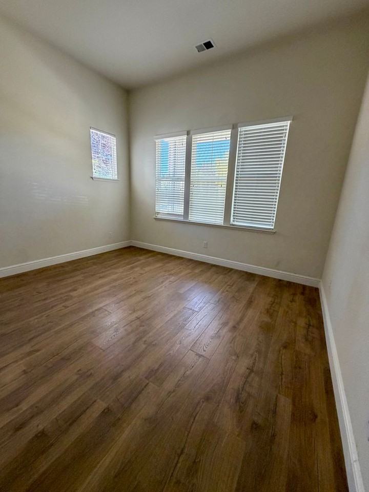 3035 Hastings Way - Photo 5 of 29