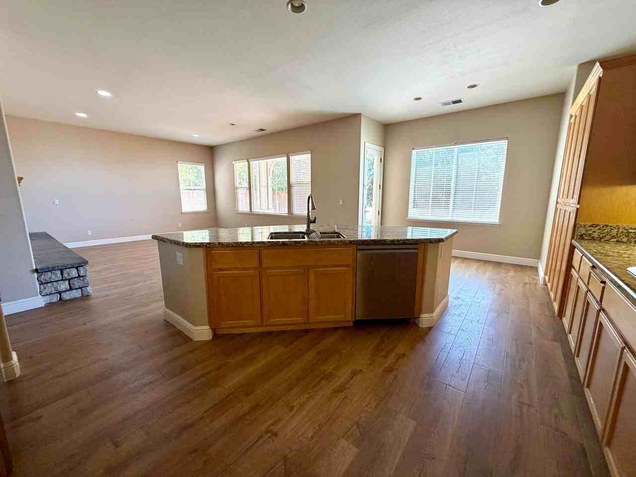3035 Hastings Way - Photo 7 of 29