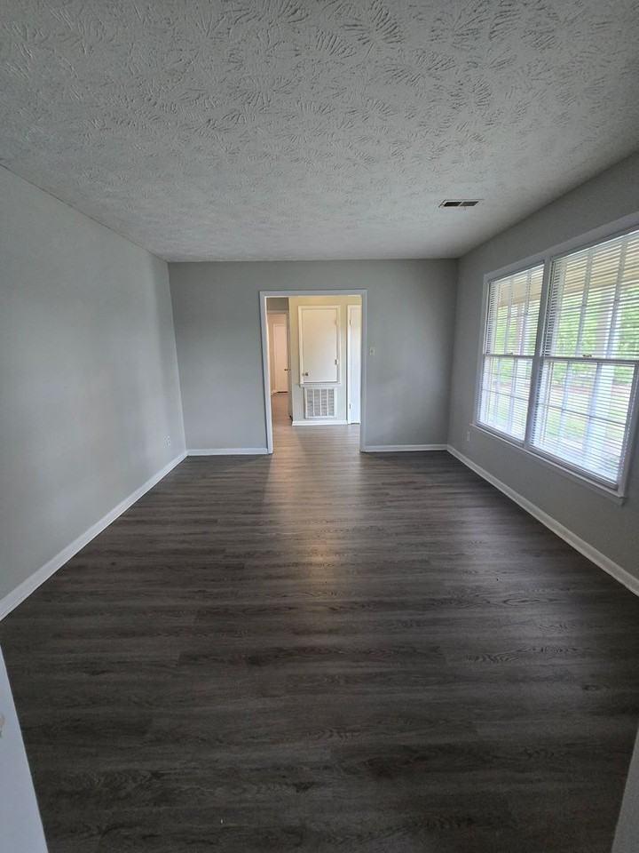 6824 Mahogany Rd - Photo 3 of 15