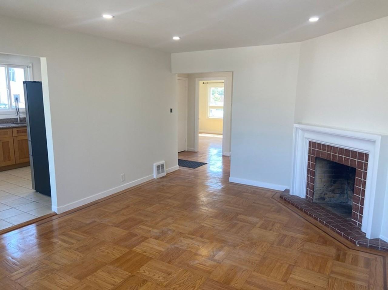 1395 Oakdale Ave - Photo 4 of 20