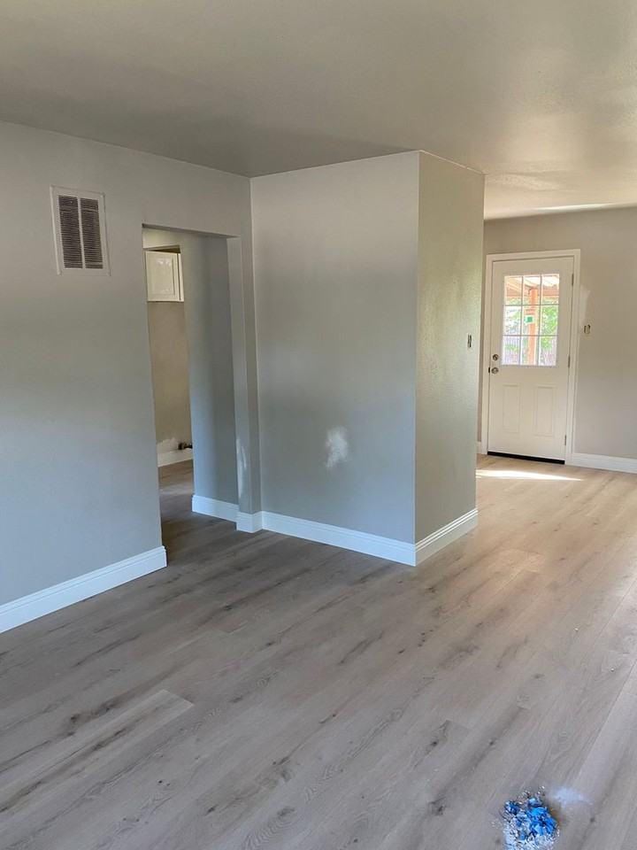807 Raleigh Cir - Photo 2 of 12