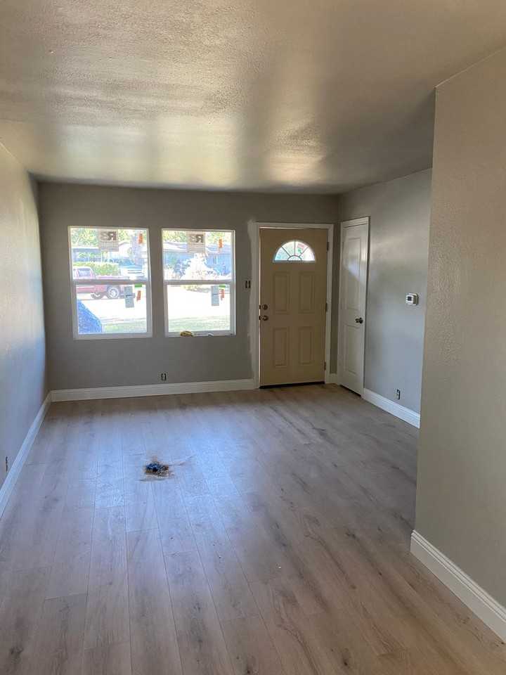 807 Raleigh Cir - Photo 4 of 12