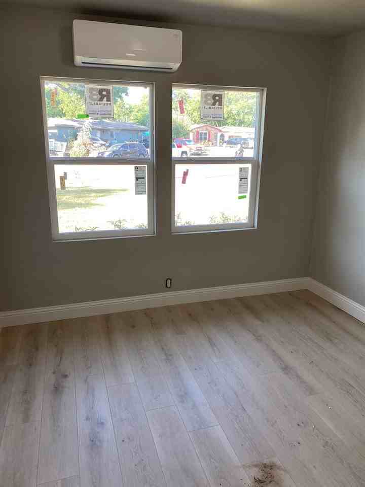 807 Raleigh Cir - Photo 6 of 12