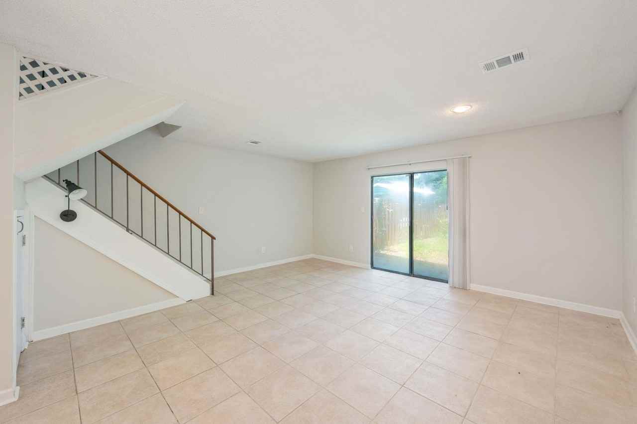 206 4th St Se - Photo 7 of 32