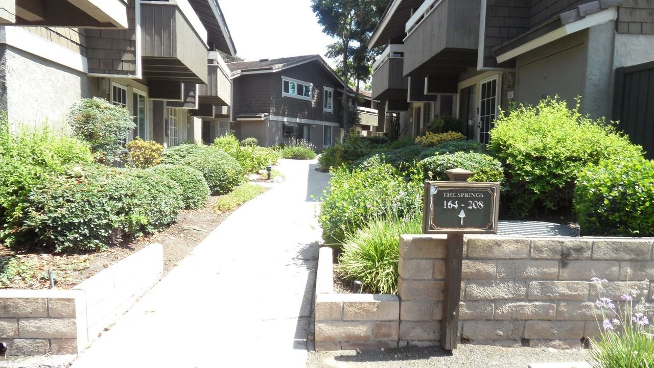 172 Streamwood - Photo 2 of 29
