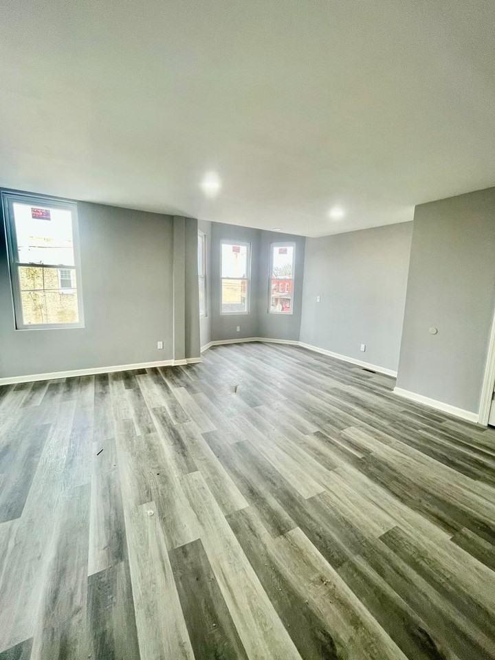 3901 Poplar St - Photo 2 of 11