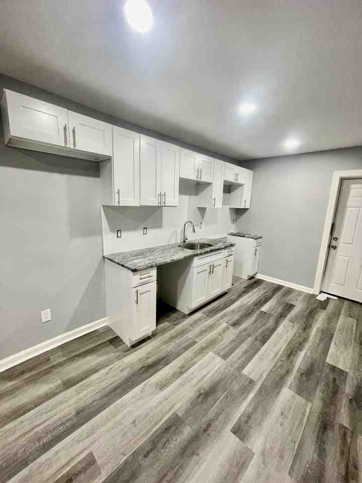 3901 Poplar St - Photo 3 of 11