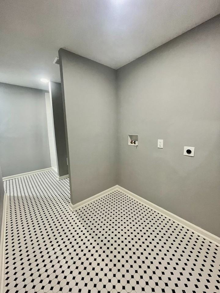 3901 Poplar St - Photo 4 of 11