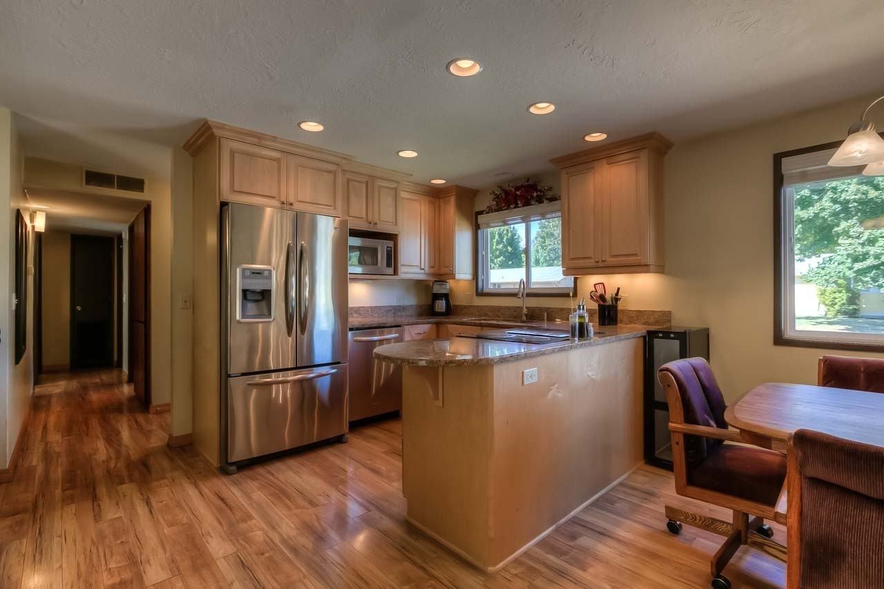 1070 Denise St Se - Photo 6 of 13