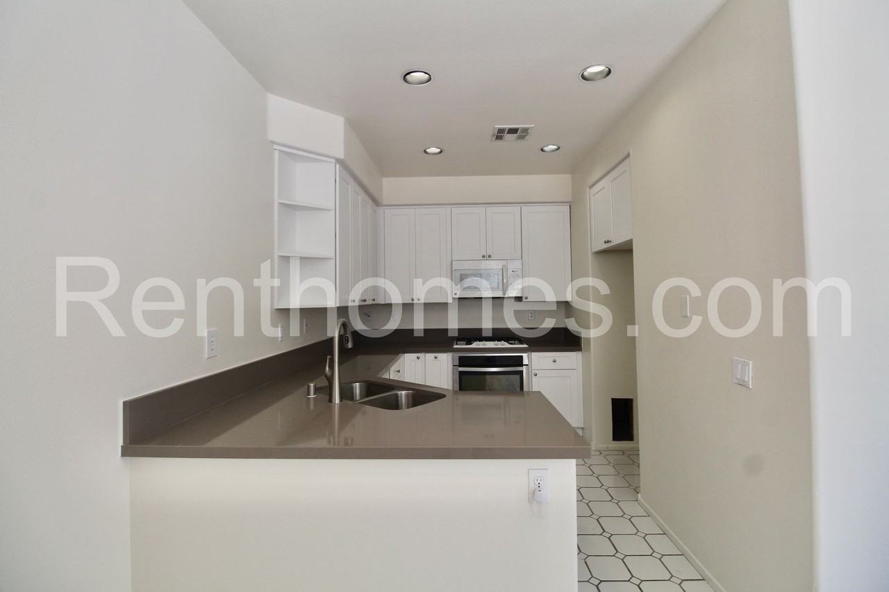 9411 Questa Pointe - Photo 6 of 23