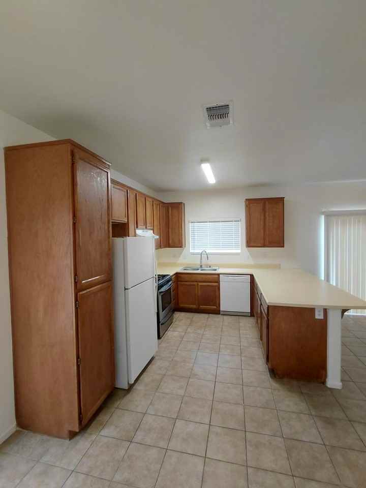 195 W Vallecito Ct - Photo 5 of 23