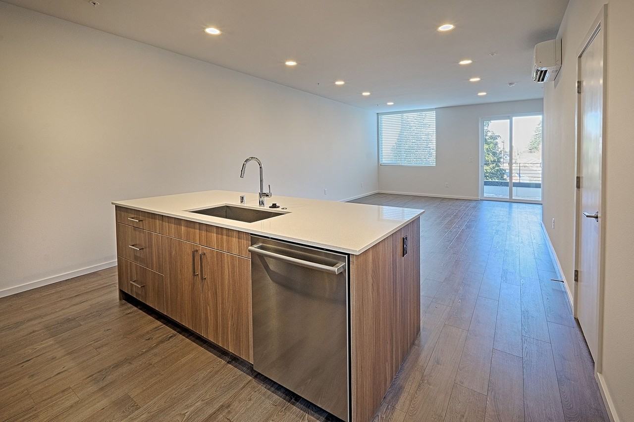 8025 15th Ave Nw - Photo 4 of 28
