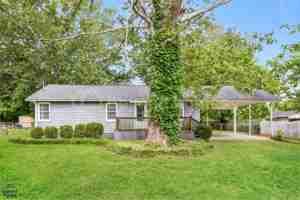featured image of 935 James Ave