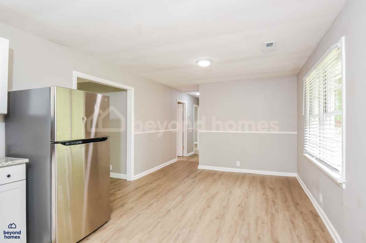 935 James Ave - Photo 5 of 19