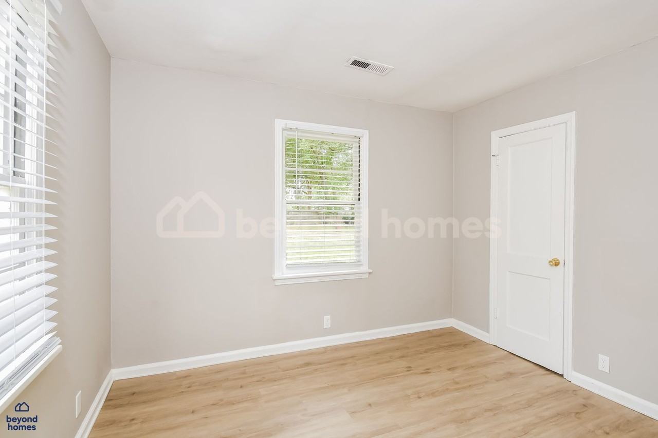 935 James Ave - Photo 6 of 19
