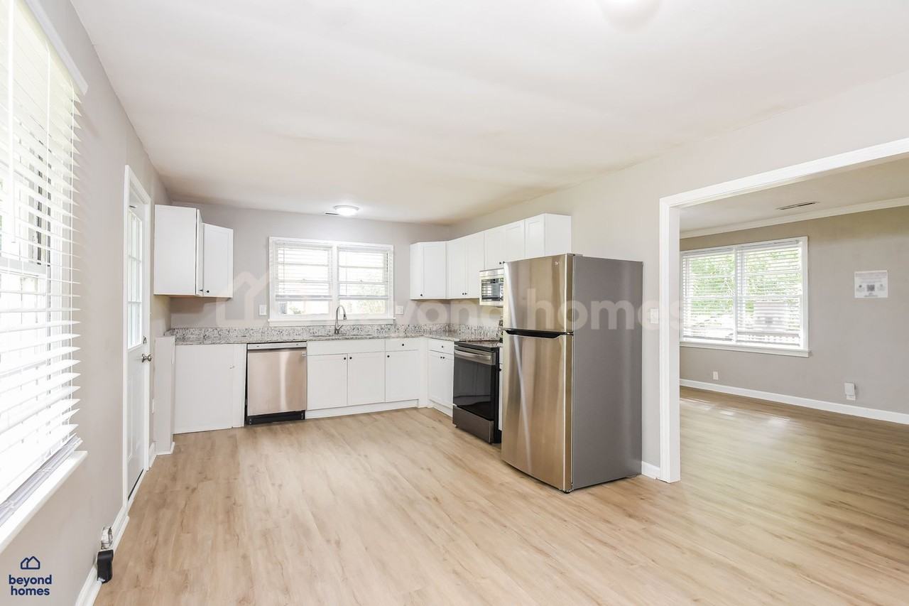 935 James Ave - Photo 7 of 19