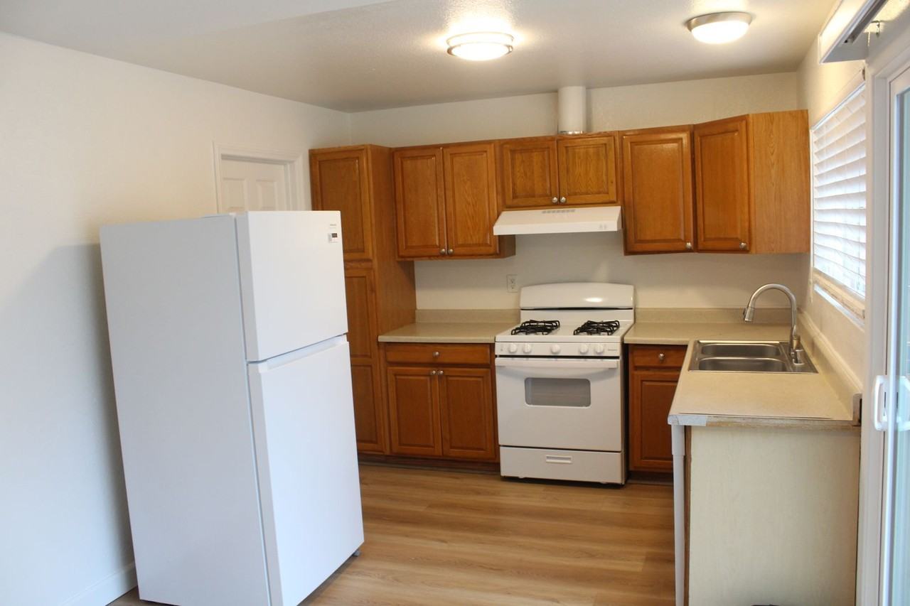 331 Rebecca Ave - Photo 2 of 24