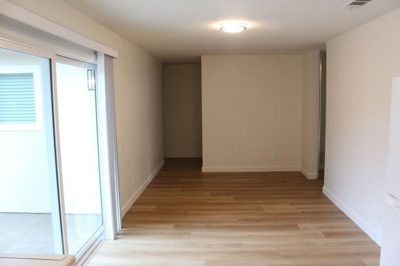 331 Rebecca Ave - Photo 4 of 24