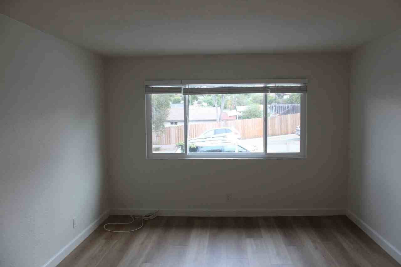 331 Rebecca Ave - Photo 5 of 24