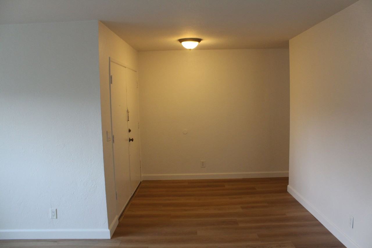 331 Rebecca Ave - Photo 6 of 24