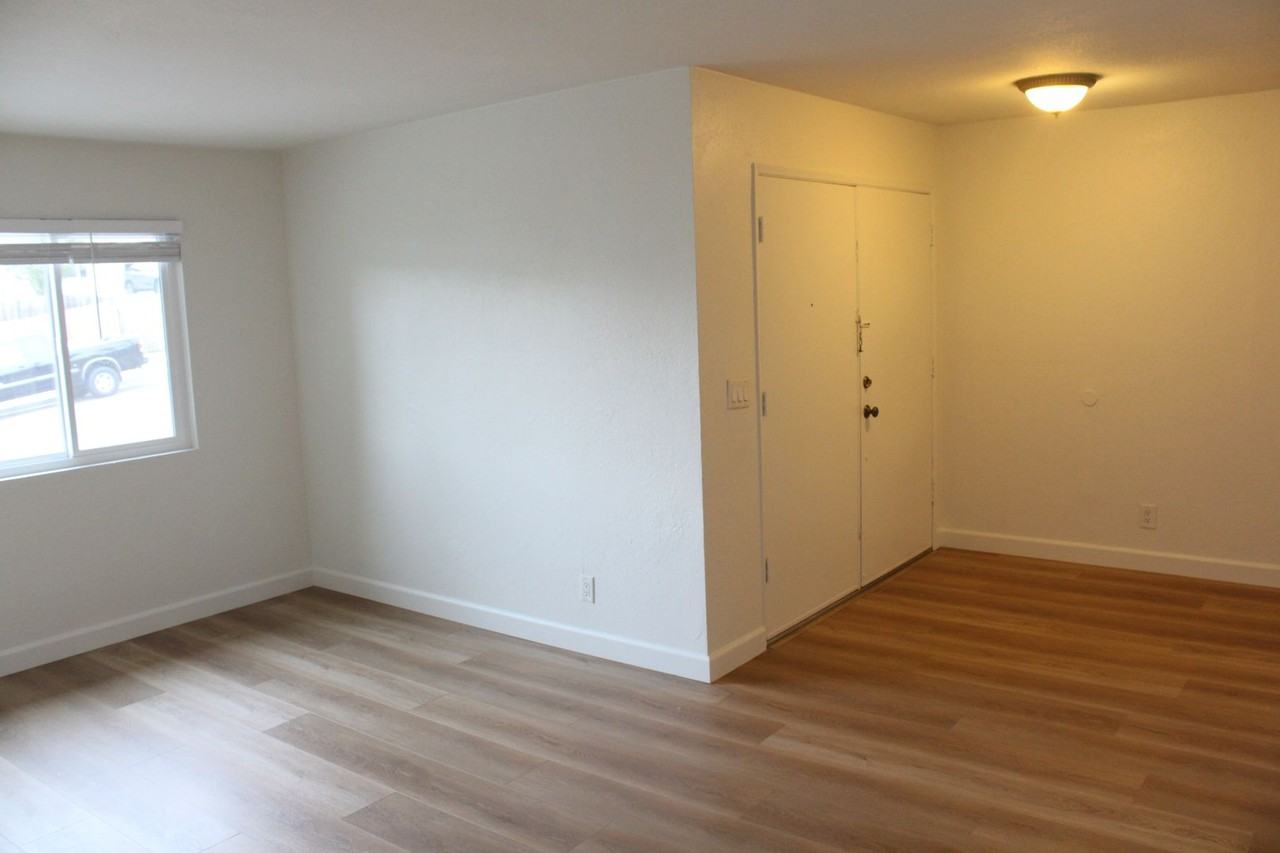 331 Rebecca Ave - Photo 7 of 24