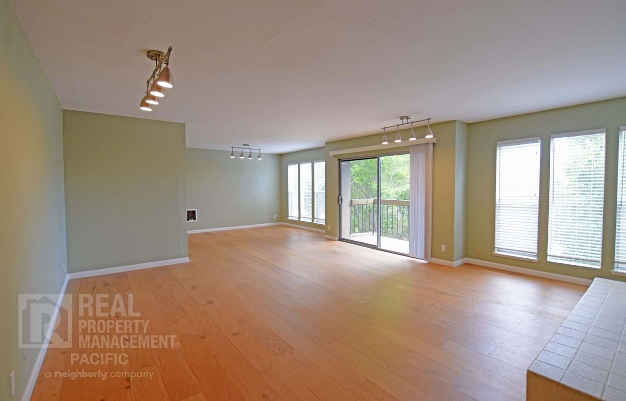 5335 Broadway Ter - Photo 2 of 20